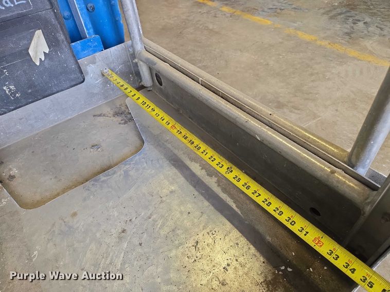 image for item EV1609 2014 Genie GR-20 vertical lift