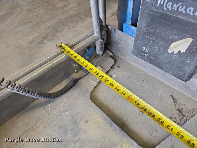 image for item EV1609 2014 Genie GR-20 vertical lift