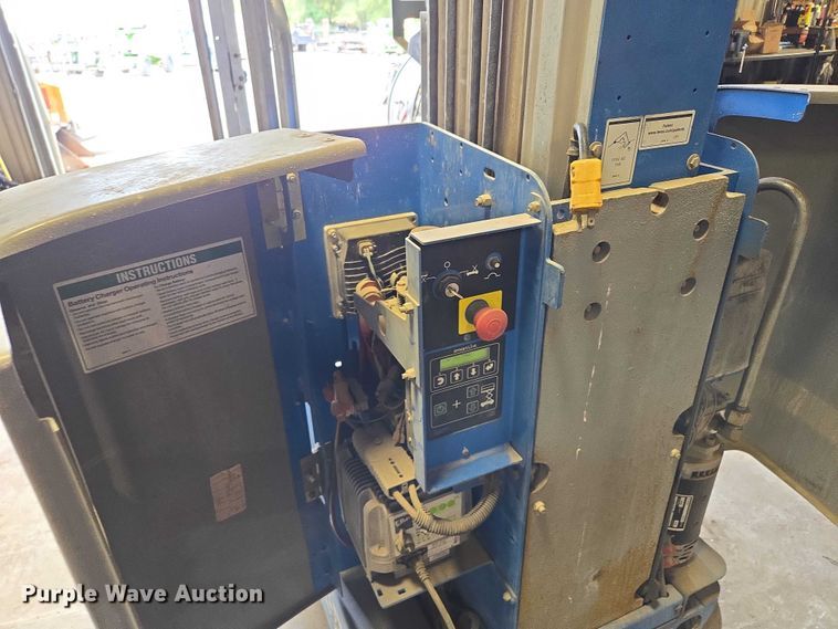 image for item EV1609 2014 Genie GR-20 vertical lift