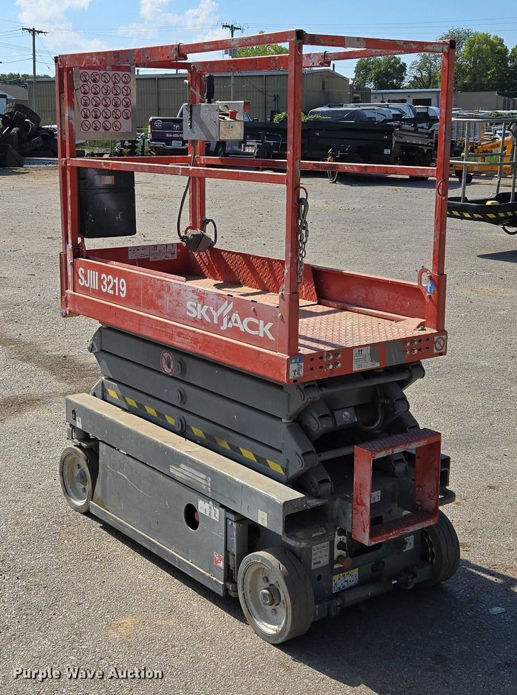 image for item EV1610 SkyJack SJ III 3219 scissor lift