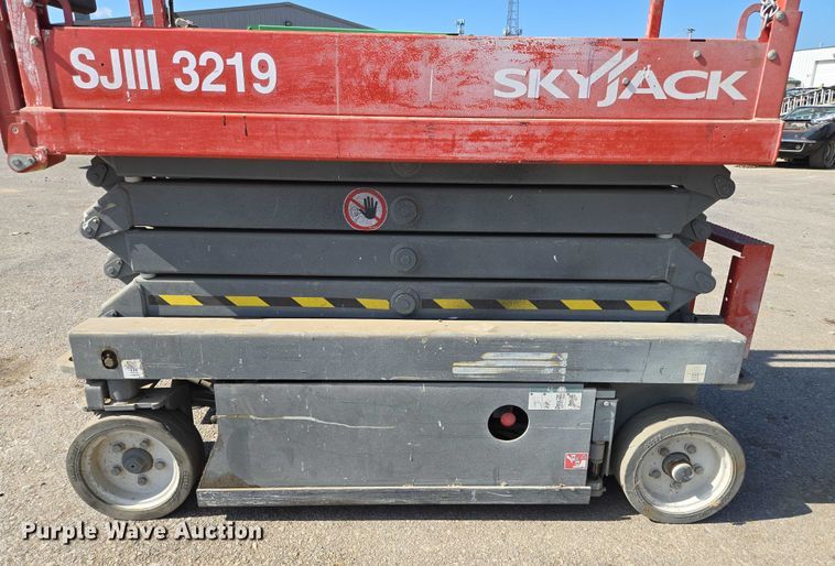 image for item EV1610 SkyJack SJ III 3219 scissor lift
