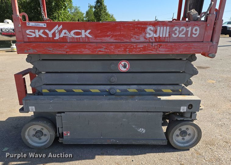 image for item EV1610 SkyJack SJ III 3219 scissor lift