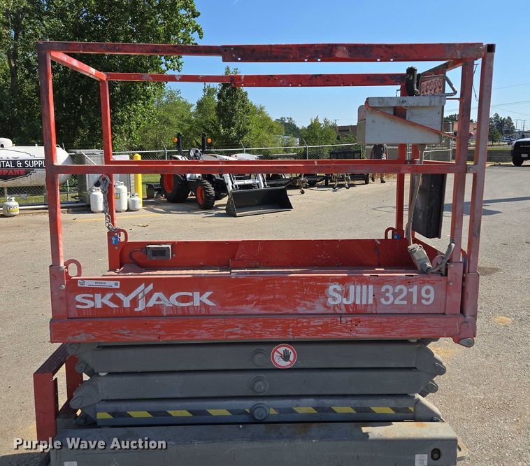 image for item EV1610 SkyJack SJ III 3219 scissor lift