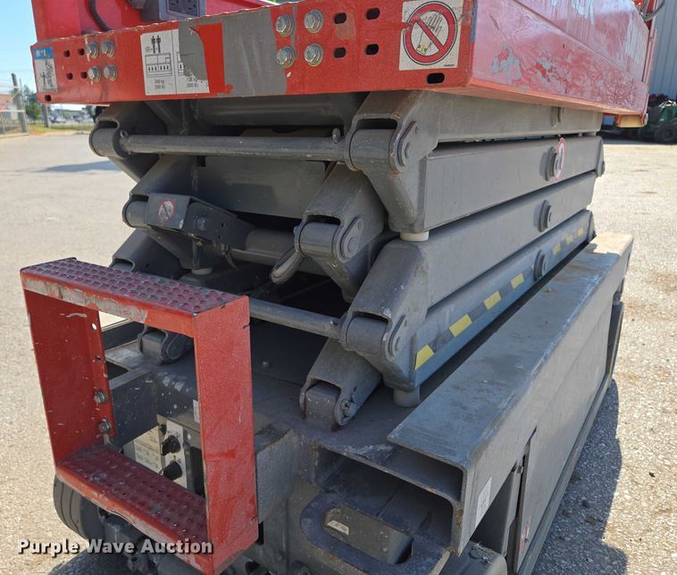 image for item EV1610 SkyJack SJ III 3219 scissor lift