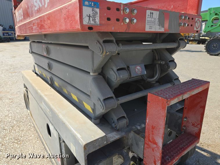 image for item EV1610 SkyJack SJ III 3219 scissor lift
