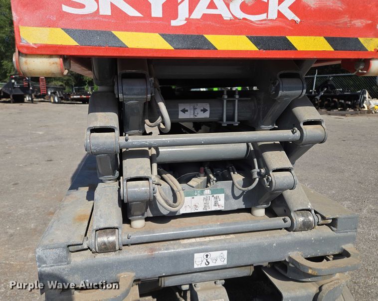 image for item EV1610 SkyJack SJ III 3219 scissor lift