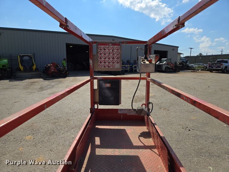 image for item EV1610 SkyJack SJ III 3219 scissor lift