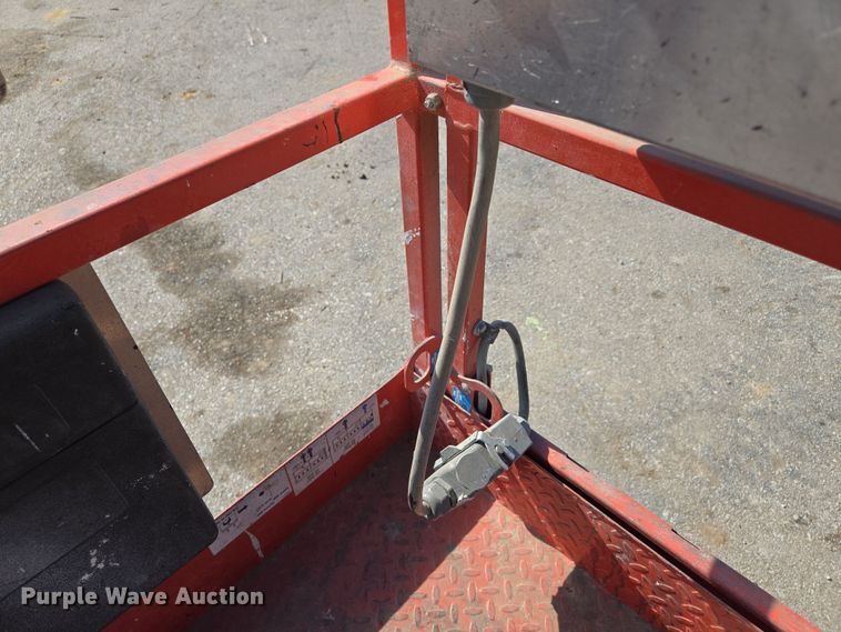 image for item EV1610 SkyJack SJ III 3219 scissor lift