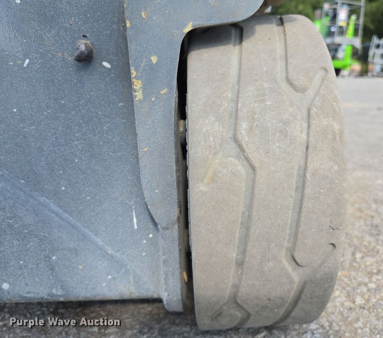 image for item EV1610 SkyJack SJ III 3219 scissor lift