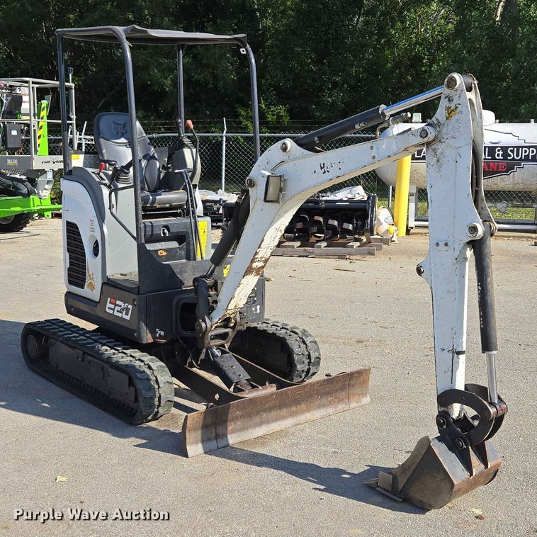 EXCAVADORA 2018 BOBCAT E20