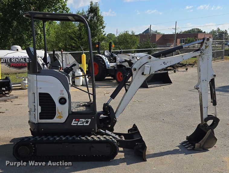 EXCAVADORA 2018 BOBCAT E20