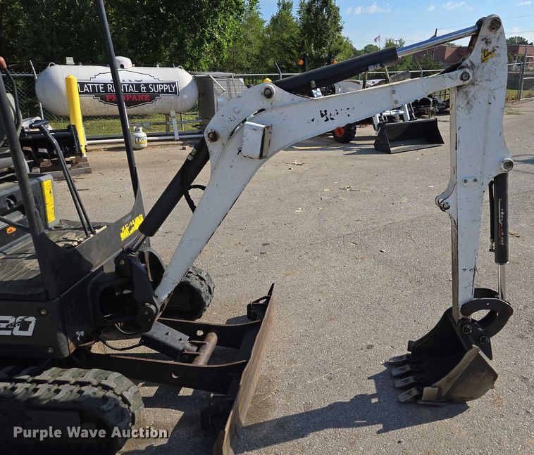 image for item EV1611 2018 Bobcat E20 mini excavator