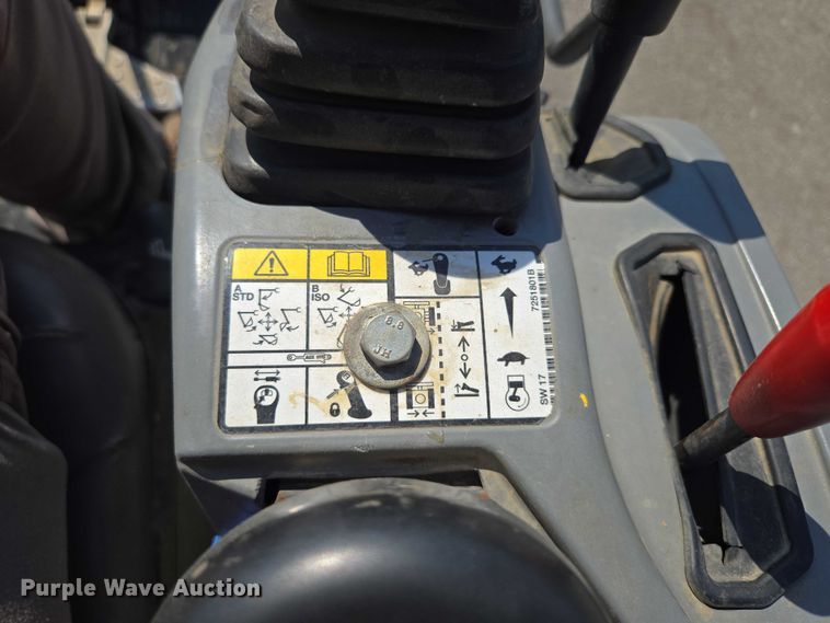 image for item EV1611 2018 Bobcat E20 mini excavator