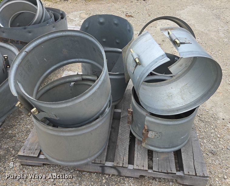 image for item EV1638 Approximately 20 galvanized pipe clamps