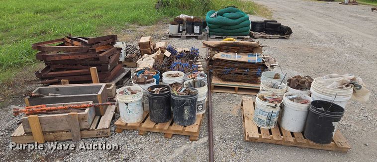 image for item EV1639 Forming equipment