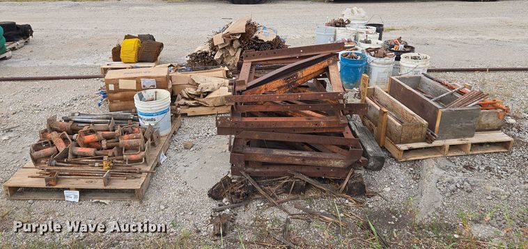 image for item EV1639 Forming equipment