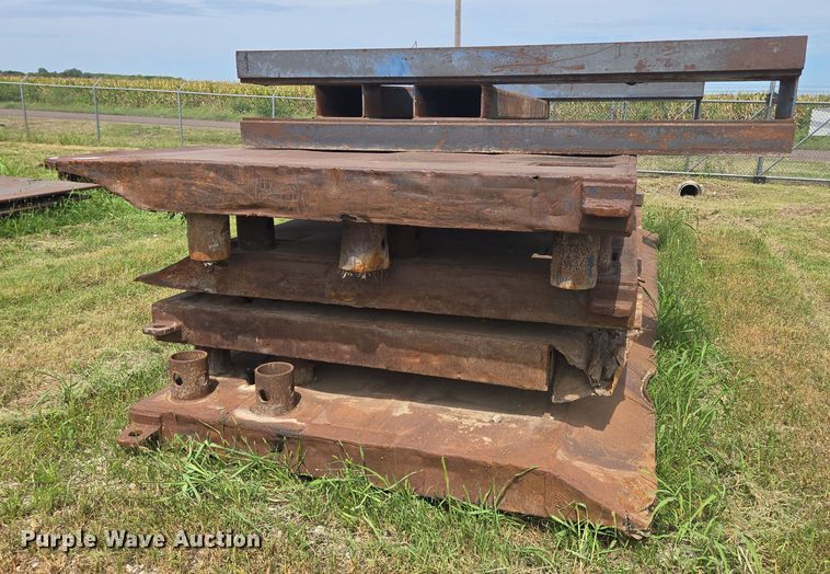 image for item EV1647 (2) trench boxes