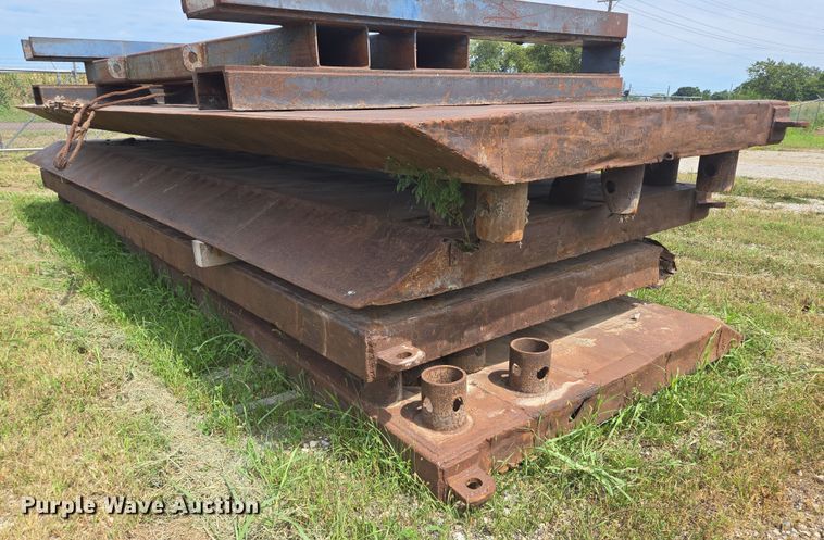 image for item EV1647 (2) trench boxes