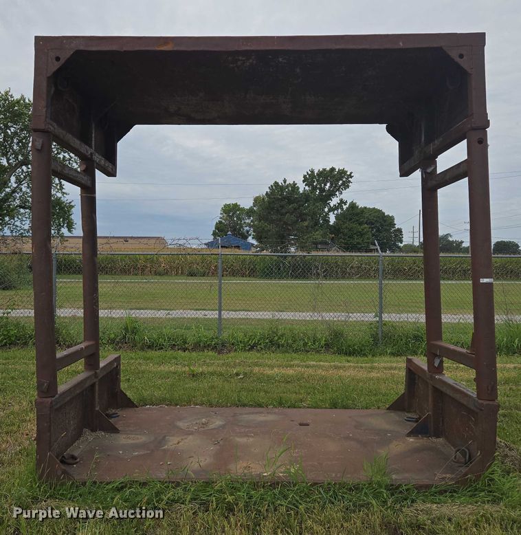 image for item EV1653 GME MH10 trench box