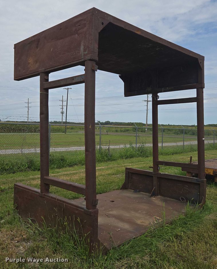 image for item EV1653 GME MH10 trench box