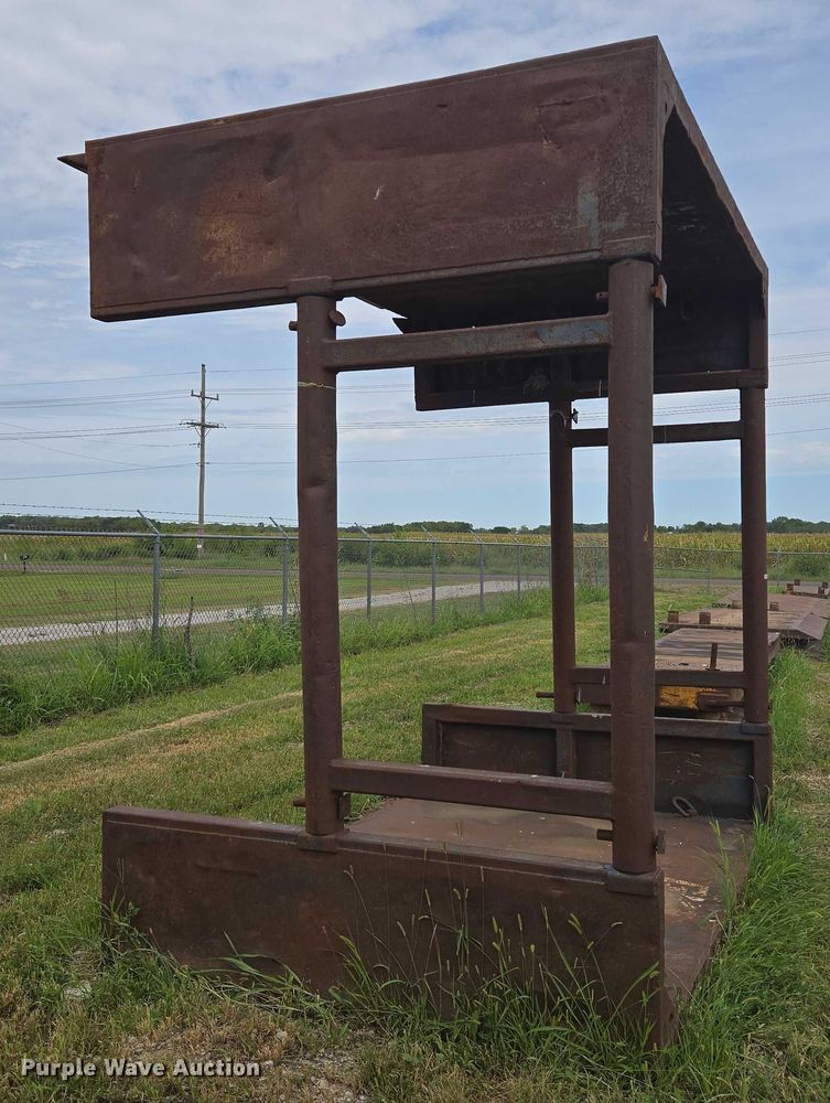 image for item EV1653 GME MH10 trench box