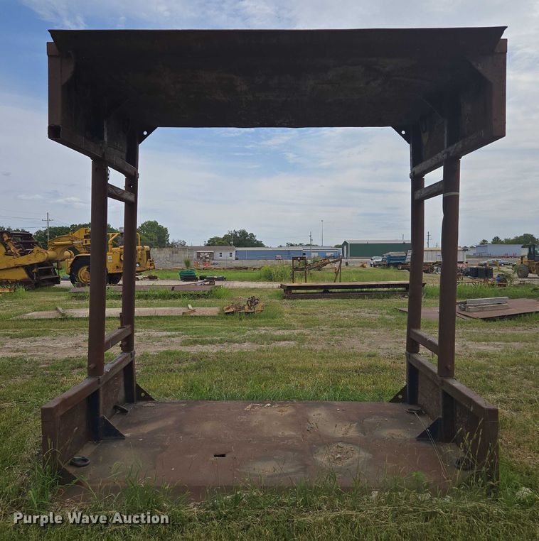 image for item EV1653 GME MH10 trench box