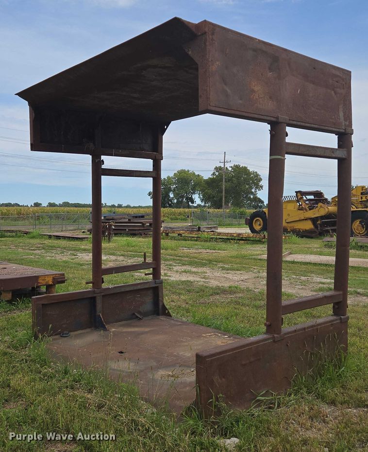 image for item EV1653 GME MH10 trench box