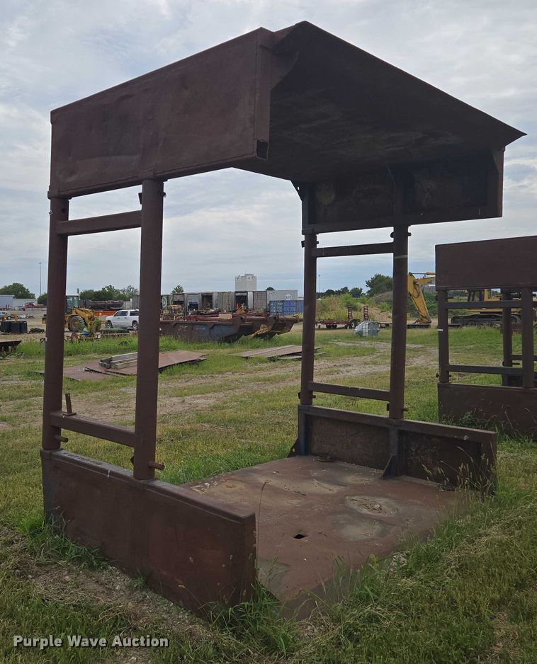 image for item EV1653 GME MH10 trench box