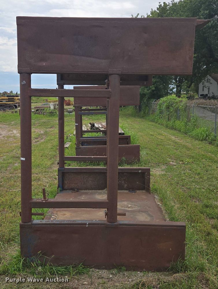 image for item EV1653 GME MH10 trench box