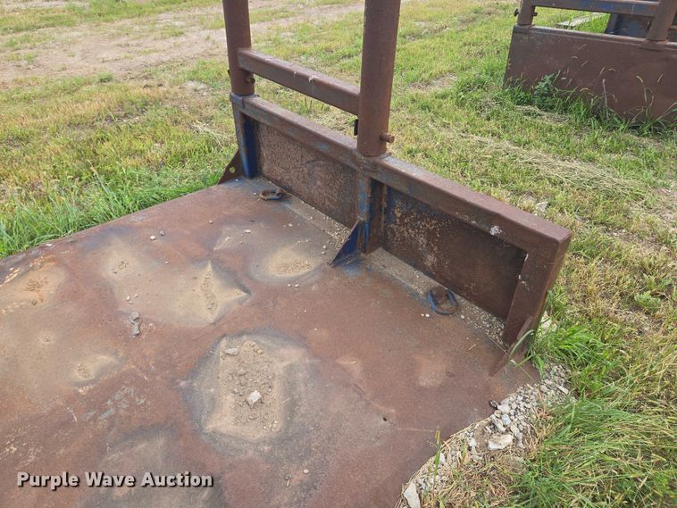 image for item EV1653 GME MH10 trench box