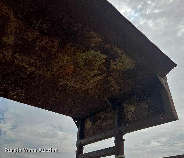 image for item EV1653 GME MH10 trench box