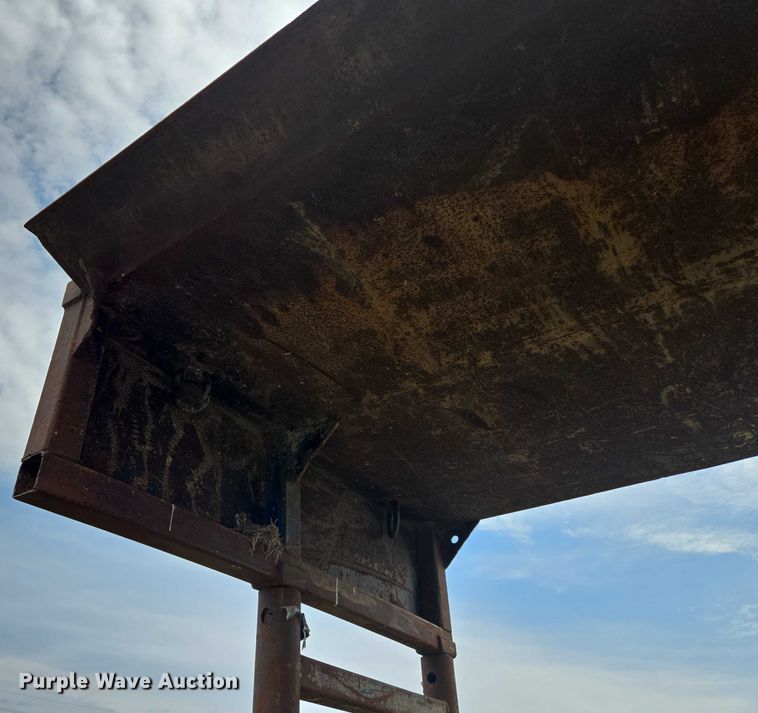 image for item EV1653 GME MH10 trench box