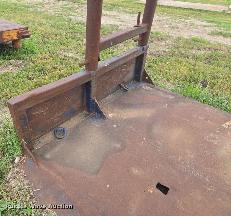 image for item EV1653 GME MH10 trench box