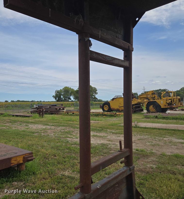 image for item EV1653 GME MH10 trench box