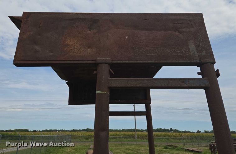 image for item EV1653 GME MH10 trench box