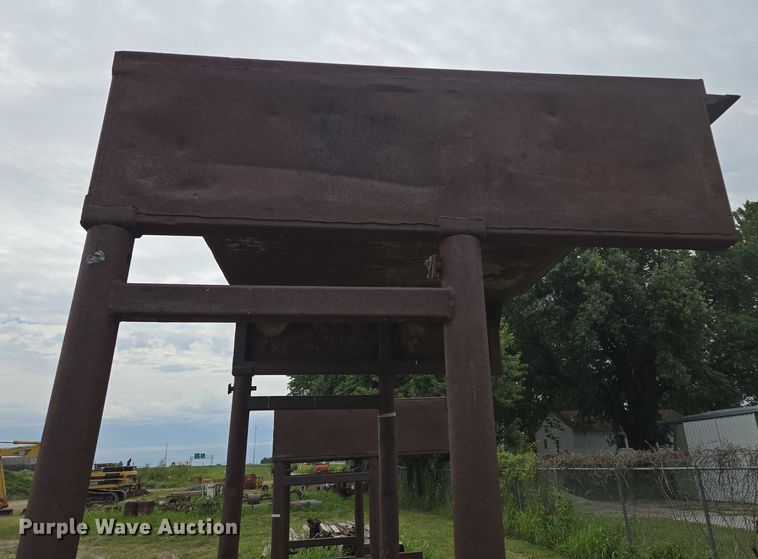 image for item EV1653 GME MH10 trench box