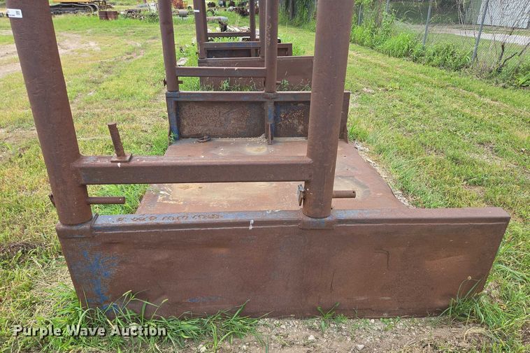 image for item EV1653 GME MH10 trench box