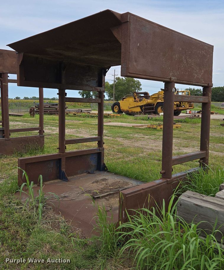 image for item EV1654 GME 48HDW trench box