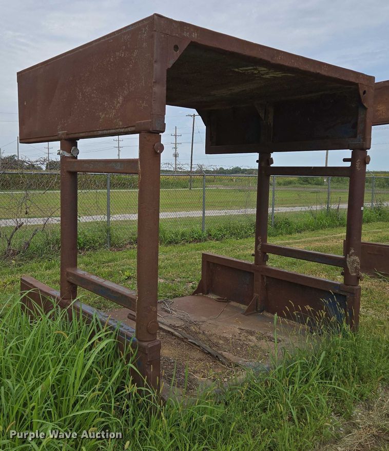 image for item EV1654 GME 48HDW trench box