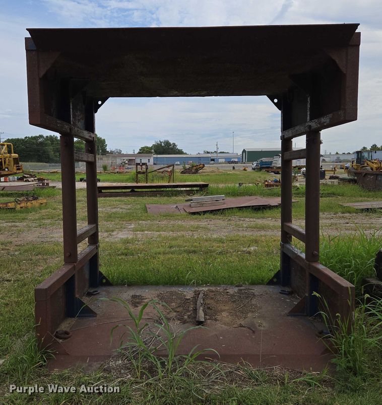 image for item EV1654 GME 48HDW trench box