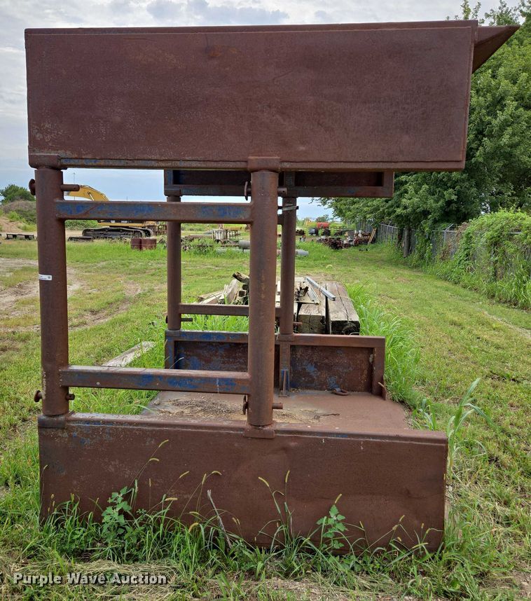 image for item EV1654 GME 48HDW trench box