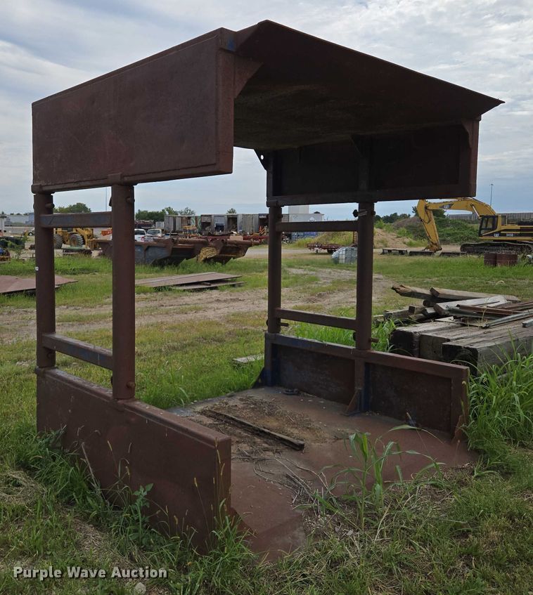 image for item EV1654 GME 48HDW trench box