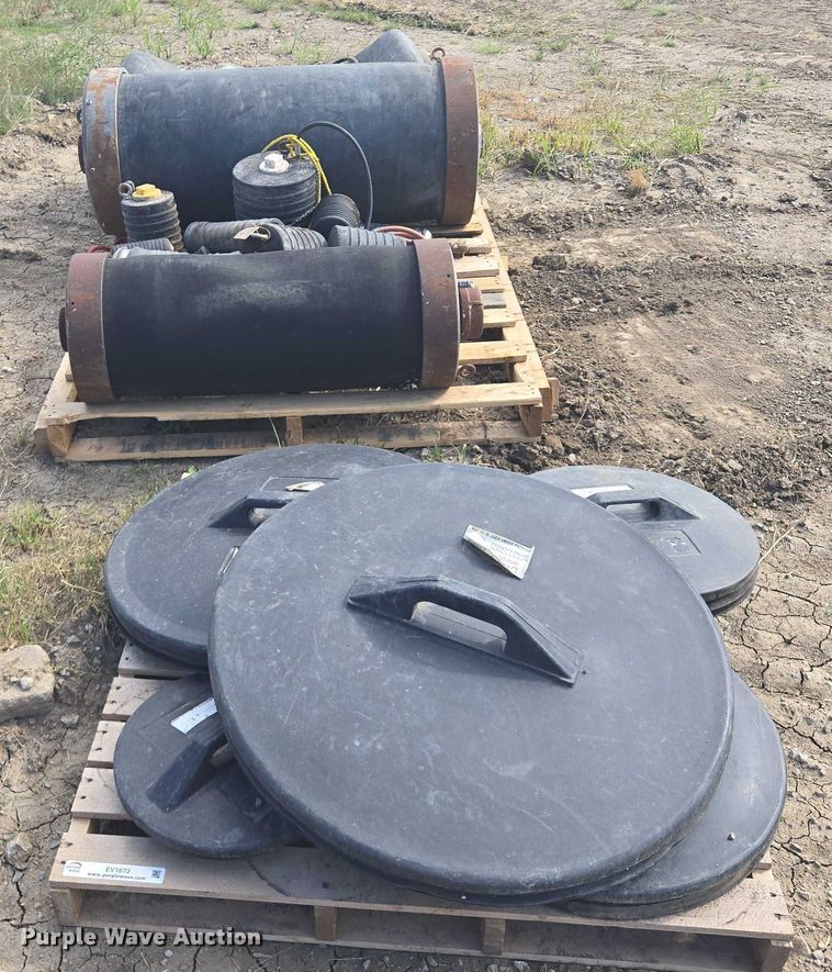 image for item EV1673 Pipe plugs and caps