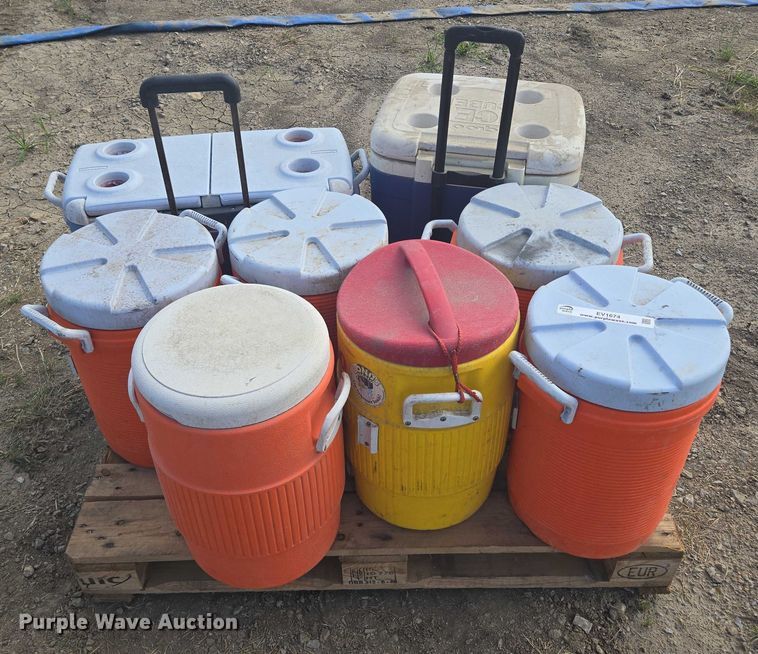 image for item EV1674 (8) coolers