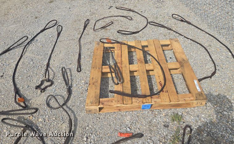 image for item EV1677 Approximately 40 rigging cables 