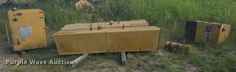 image for item EV1681 (4) fuel tanks