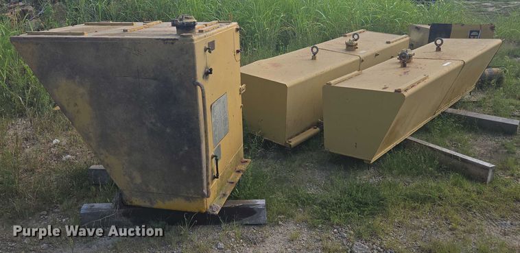 image for item EV1681 (4) fuel tanks