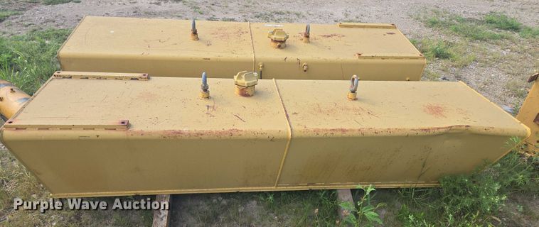 image for item EV1681 (4) fuel tanks