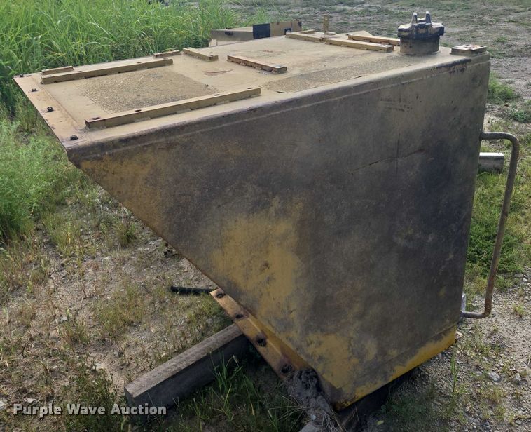 image for item EV1681 (4) fuel tanks