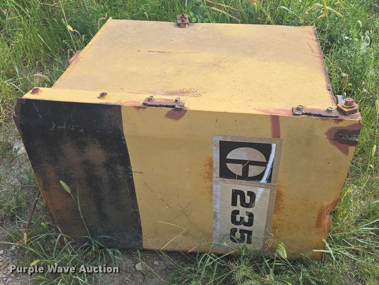 image for item EV1681 (4) fuel tanks